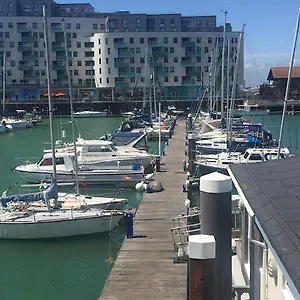 Marina Floating Apartment Brighton