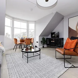 Altido Gorgeous Flat Overlooking Castle Apartment Edinburgh